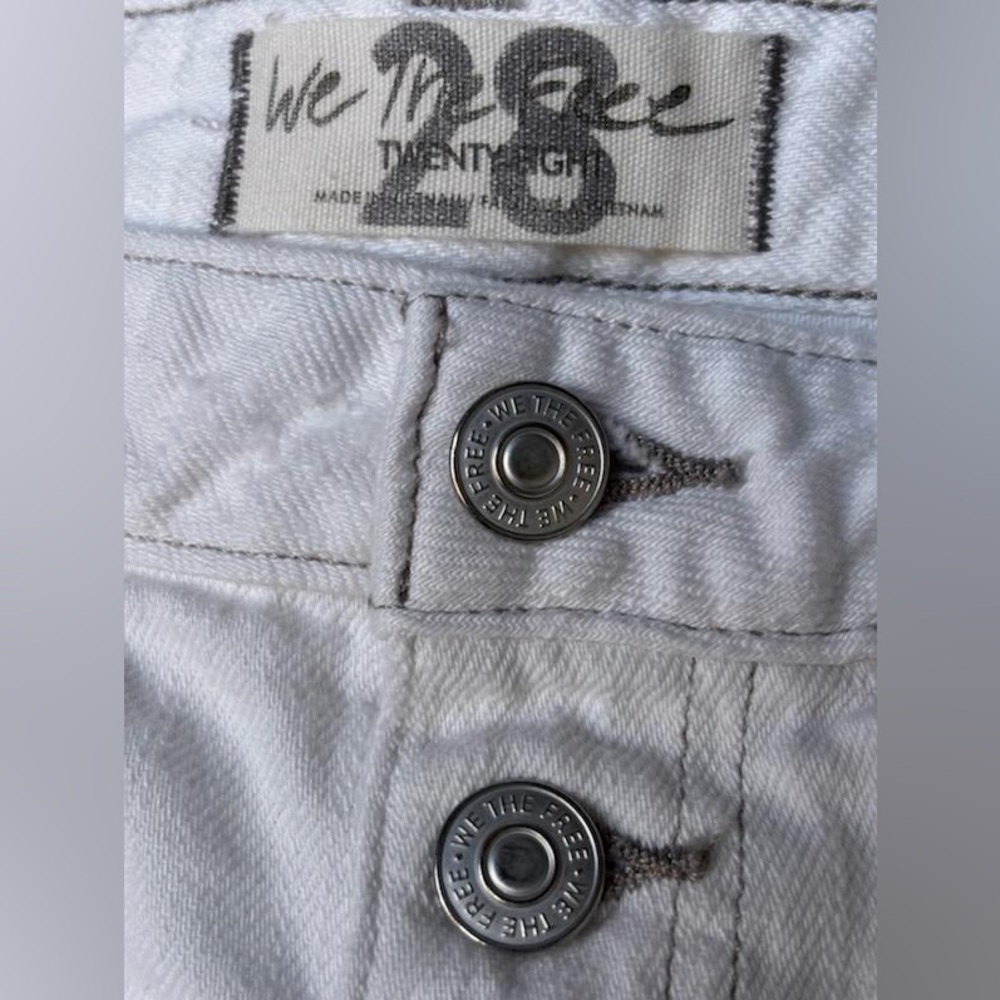 FREE PEOPLE ROMEO distressed shorts
WORN 1X bought another size for me.
Size 28 - Picture 4 of 9